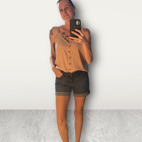 Celebrity Pink cuffed stretch jean shorts size 9/29 - Picture 5 of 8